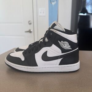 JORDAN 1 MIDS WOMEN 6